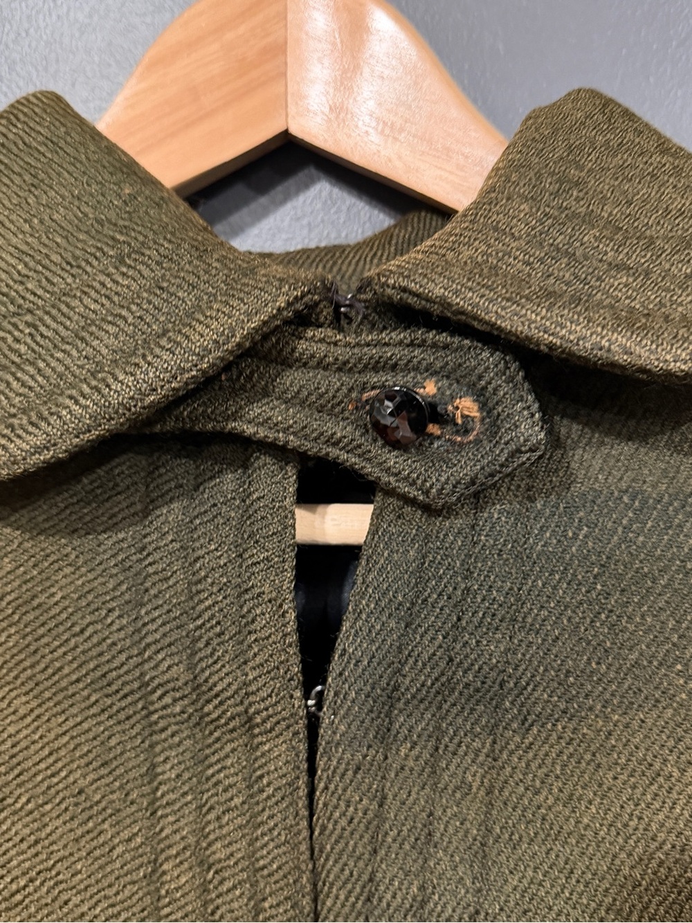 Vintage WWII Military Olive Green Wool Cape Coat - Picture 8 of 8